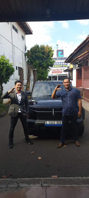 Delivery J6 RWD Black